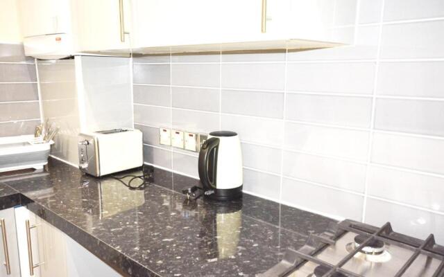 London Modern 4 Bedroom Apartment