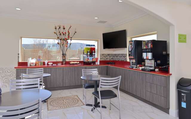 Americas Best Value Inn & Suites Houston at Hwy 6 & Westpark