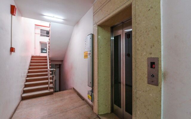 Oyo 18612 Sree Sai Surya Service Apartment