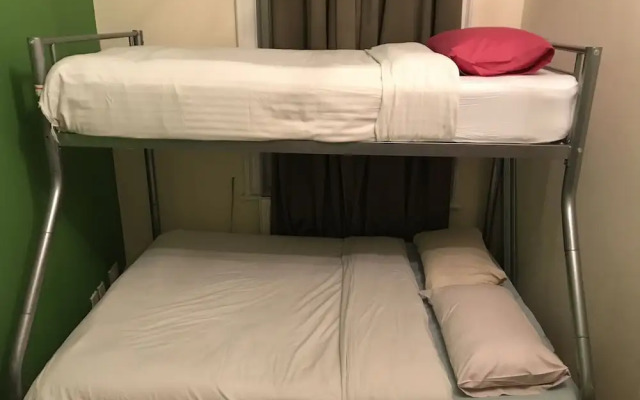 Rooms at 5 Hammersmith Road - Hostel