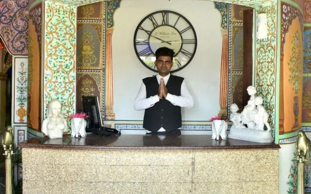 Oyo 15214 Mahal Rajwada Resort