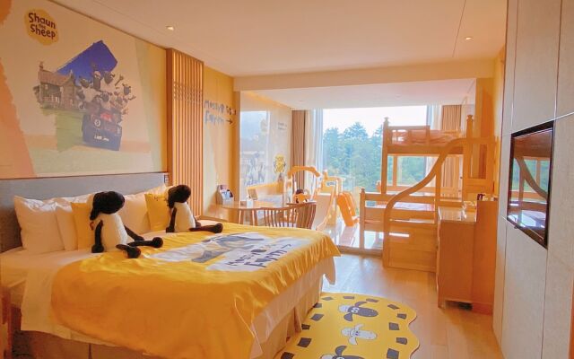 Bright QiandaoLake Resort