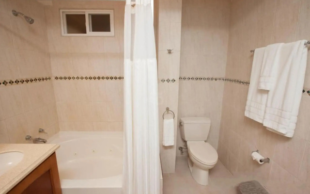 Tropical Suites Hotel