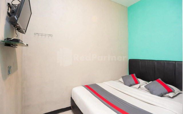 Super OYO 2223 J&b Room Utan Kayu