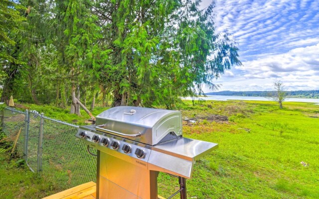 Stunning Hood Canal Getaway w/ Private Deck!