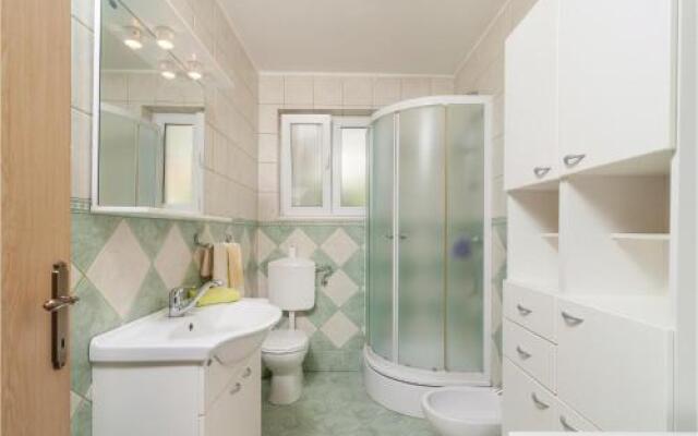 Three-Bedroom Apartment in Pucisce