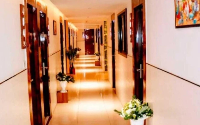 Hotel Royal King Nana Chiloda