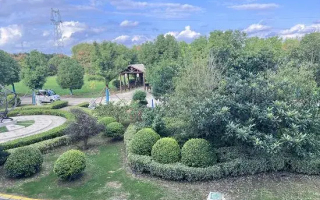 Guomao Holiday Hotel