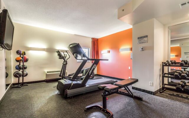 Motel 6 Kingston, ON