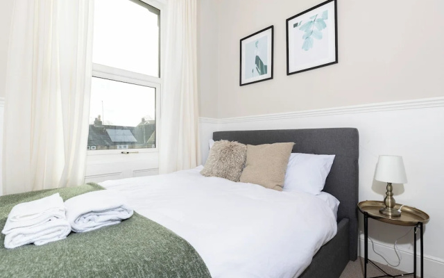 Bright 4-bedroom Maisonette in Gateshead