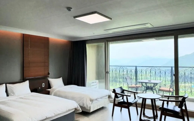 Baekhak Jayuro Resort