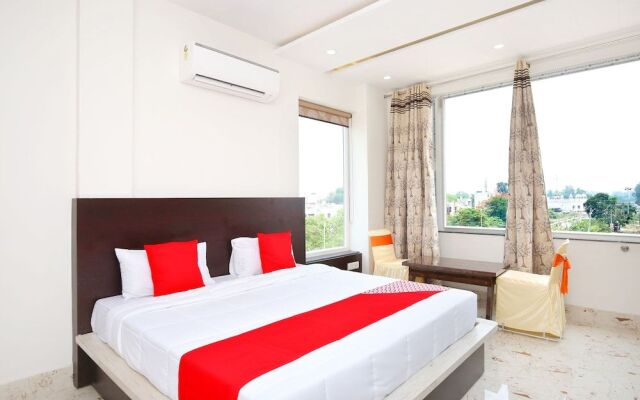 Oyo 40417 Hotel Grand Taj