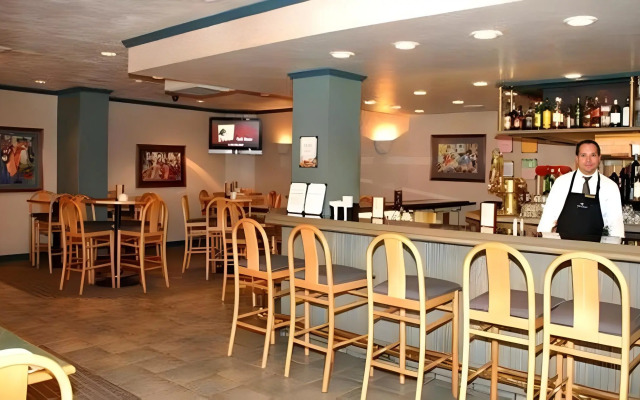 Oakland Airport Executive Hotel