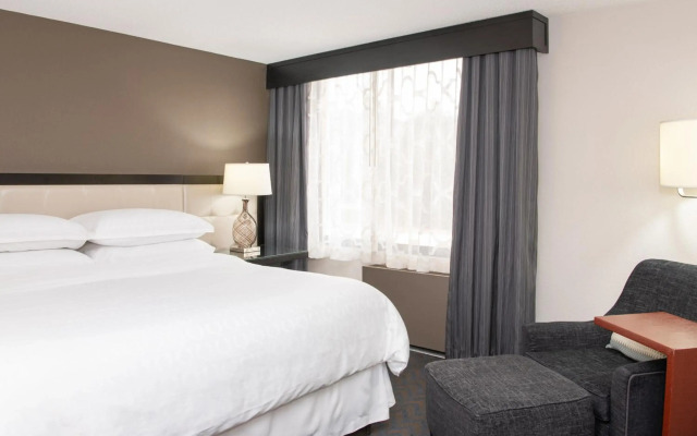 Sheraton Minneapolis West Hotel