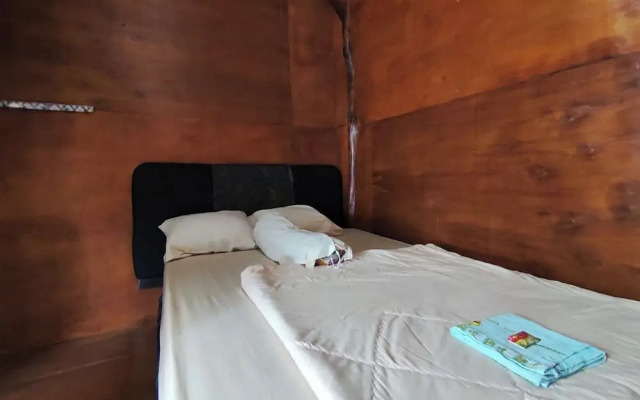 OYO 94017 Victouris ResortNearPantai Sepanjang