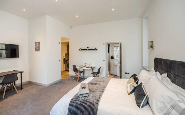 Exquisite Serviced Studio With Private Parking