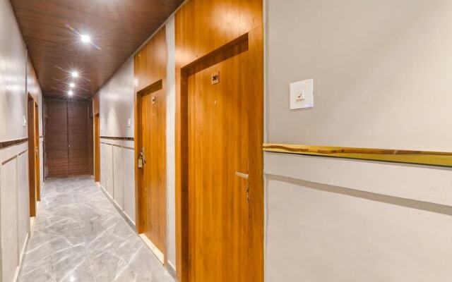 Fabhotel Royal Palm Inn