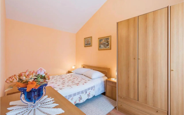 One-Bedroom Holiday Home in Zminj
