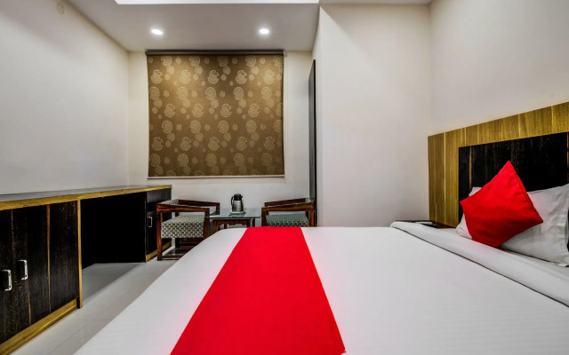 OYO 18542 Petals Inn