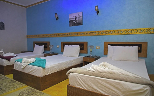 Pyramids paradise hotel