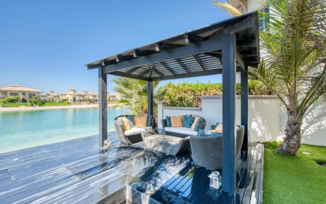 Maison Privee - Glamourous Beachfront Villa on The Palm w/ Pool