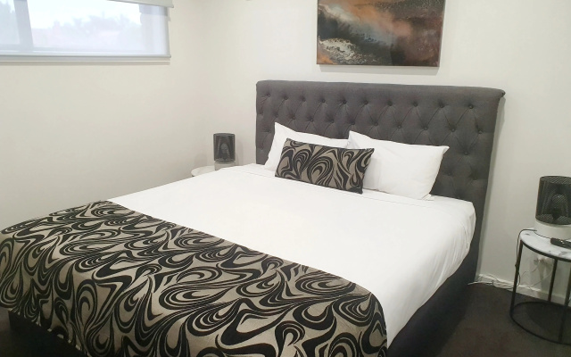 Addison Motor Inn
