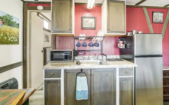 6 Mi to Old Town, Panoramic Views: Cottonwood Gem!