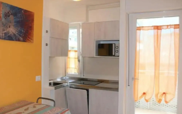 Sunny Apartment Near the Beach