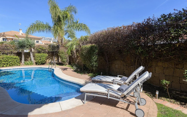 Villa Riviera in Urbanizaci n Riviera Sol