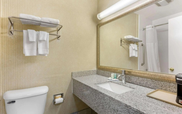Quality Inn & Suites Oceanside near Camp Pendleton