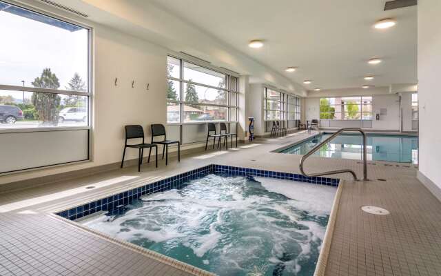 Econo Lodge Inn & Suites