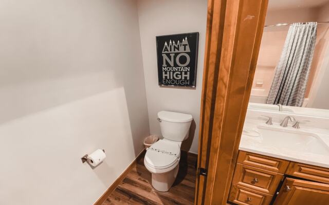 Expedition Station 8607 by SummitCove Vacation Lodging