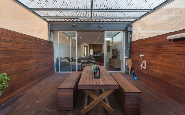 By Concierge - 'Daphne' DESIGNER Abode