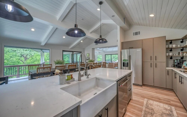 New! Luxury Riverfront Villa W/firepit & Gameroom!