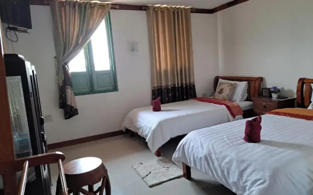 Ruenthai Ayutthaya Resort And Restaurant