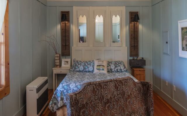 Mccloud Mercantile Hotel