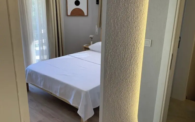Loris Rooms