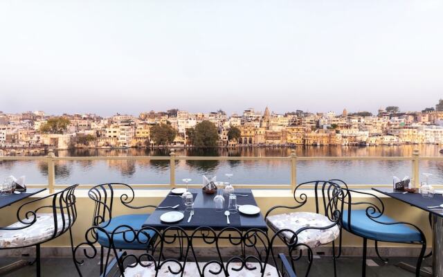 Hotel Sarovar on Lake Pichola