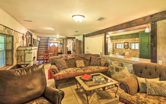 Countryside Cottage: 17 Mi to Downtown San Antonio