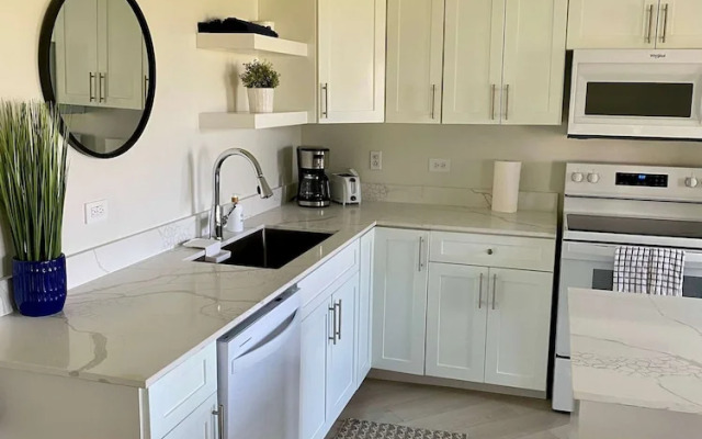 Oceanfront Condo on Seven Mile Beach