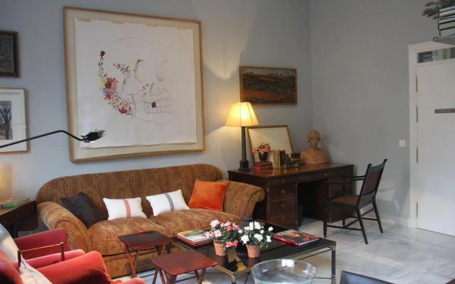 Luxurious 2 bedroom flat in a historic building