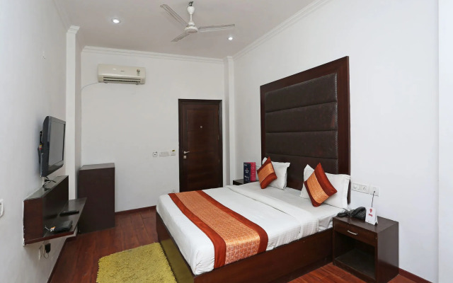Hotel Pacific Inn Suites by OYO Rooms
