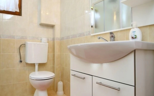 Neda - Perfect Location & Free Parking - A2