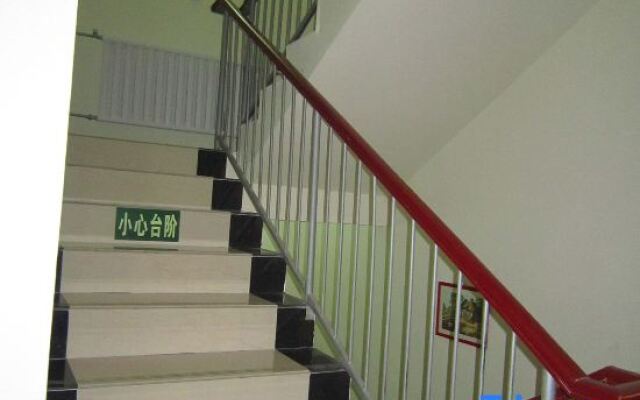 Super 8 Hotel (Beijing Liyuan Metro Station)