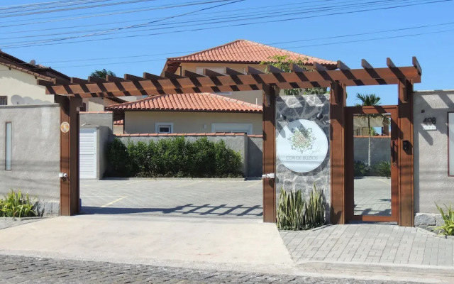 Casa com 3 Quartos em Condomínio Geriba