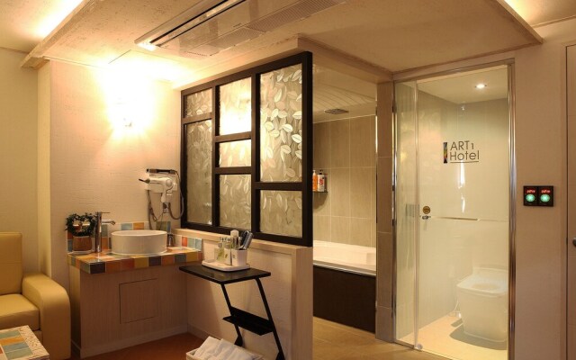 Art 1 Hotel