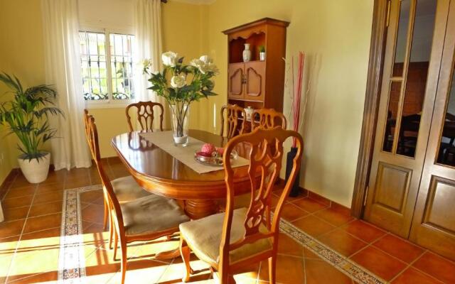 R1044 - Villa Karina