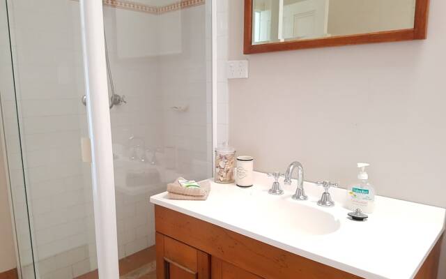 Newcastle Terraces & Apartments - Vista Apartment