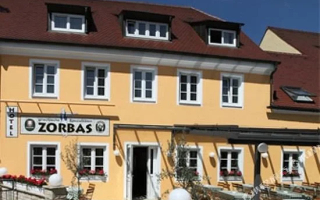 Hotel - Restaurant ZORBAS
