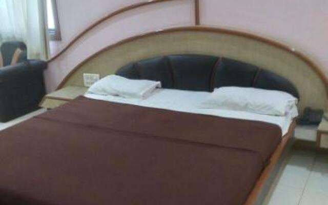 Capital O 82556 Hotel Pride